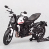 Triumph Bonneville Bobber Tour Trident